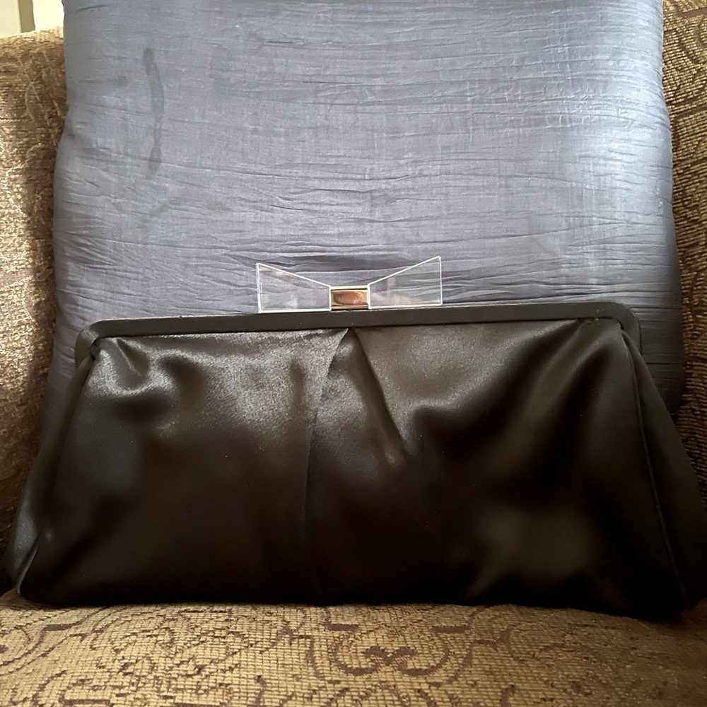 Chinese laundry clutch